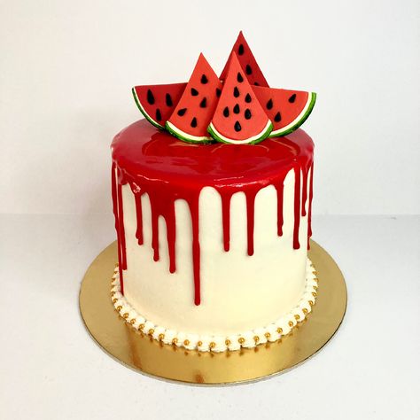 Cake Yalda Night, Yalda Night Cake Ideas, Yalda Cake Ideas, Yalda Cake Design, Yalda Ideas, Zimska Dekoracija, Yalda Cake, Instagram Hilight, Instagram Hilight Ideas