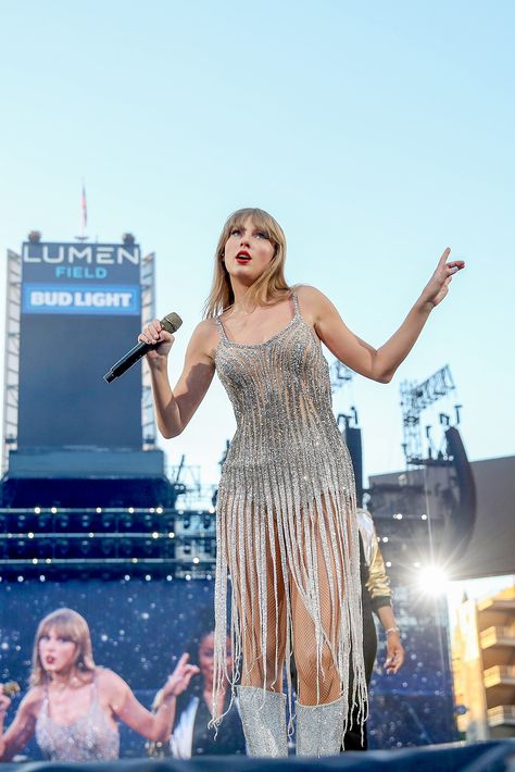 Pfp Photos, Taylor Swift Performing, Singer Aesthetic, Lover Reputation, Bracelets Inspiration, Aesthetic Female, Swift Aesthetic, Roberto Cavalli Dress, Cavalli Dress