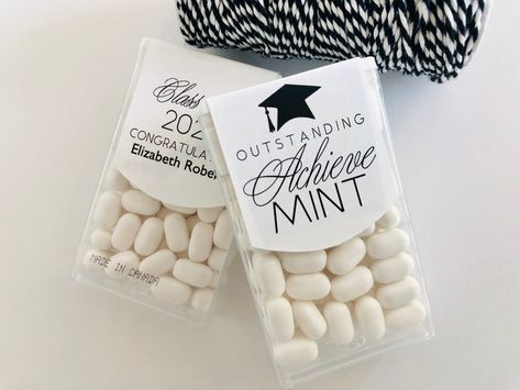 Class 2023 Graduation, Master Party, Graduation Food Ideas, Aesthetic Dorm Room Ideas, Grad Candy, Roosevelt University, Senior Table, Grad Cakes, Graduation Candy Bar