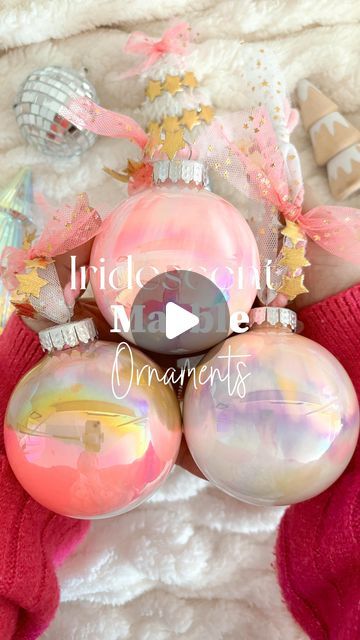 Jen Wade ✿ on Instagram: "Make iridescent marble ornaments with me. These are so much fun to make! 
.
What you need:
 • Iridescent ornaments (Mine are from @hobbylobby )
• Acrylic pains 
• Pretty yarn is from my small shop @jenmagicmakes it will re-stock for my Xmas drop.
Add acrylic paint and twirl around until the ornament is fully covered in Paint. I let mine drip upside down in mini container from @dollartree so I can reuse the paint for another project or give to my littles to have fun with. 
• Let them dry for 24 hours upside down then add beautiful yarns for that extra Glam touch. 
.
Questions always welcomed :) 
.
.
.
.
.
.
.
#jenmagic #jenmagicdiy #jenmagicglamup #marbleornaments #ornamentdiy #diyer #latinainfluencer #latinacontentcreator #xmasinspo #christmascrafts #latinadiyer # Iridescent Christmas Ornaments, How To Paint The Inside Of An Ornament, Diy Iridescent Ornaments, Acrylic Paint Ornaments Diy, Iridescent Ornaments, Diy Glitter Ornaments, Glass Ornaments Diy, Homemade Glitter, Christmas Ball Ornaments Diy