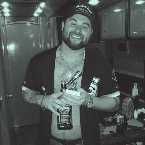 Koe Wetzel Aesthetic, Koe Wetzel Wallpaper, Wetzel Pretzel, Koe Wetzel, Texas Country Music, Band Aesthetic, Cow Boys, Best Country Singers, Texas Country