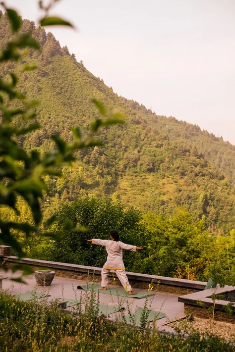 14 Indian hotels for yoga with a view | Condé Nast Traveller India India Yoga Retreat, Indian Spa, Daily Hobbies, Indian Meditation, Best Yoga Retreats, Yoga India, Indian Yoga, Vision 2024, Yoga Outdoor