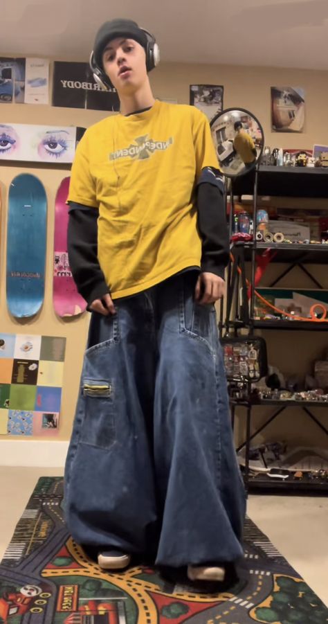 Skatepunk Outfits, Baggy Guy Outfits, Skater Fits Men, Skater Boys Style 90s, Baggy Style Aesthetic, 2000s Skater Fashion, Y2k Boy Outfits, Baggy Clothes Men, 2000s Outfits Men