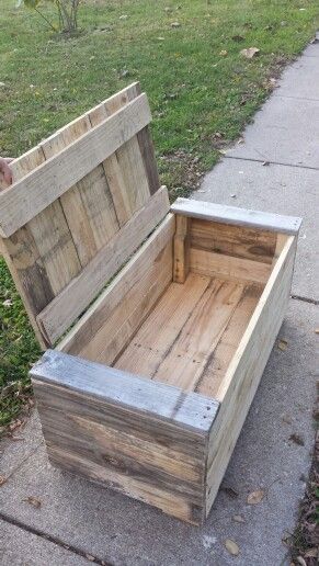 Pallet Toy Boxes, Pallet Storage, Pallet Boxes, Wooden Pallet Furniture, Pallet Sofa, Pallet Designs, Pallet Creations, Pallet Crafts, Wood Pallet Projects