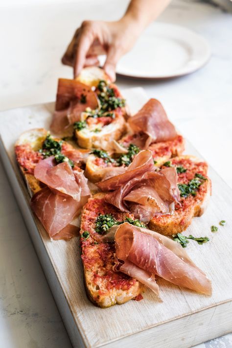 Tomato Bread with Serrano Ham and Parsley Pesto Recipe by #BobbyatHome + #Giveaway + 4 Tips for Hosting the Ultimate Homegating Party  #ad Parsley Pesto Recipe, Homegating Party, Ham Appetizers, Goto Recipe, Parsley Pesto, Serrano Ham, Tomato Bread, Bacon Mac And Cheese, Tomato Season