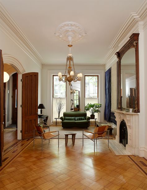 Nyc Brownstone Aesthetic Interior, Renovated Brownstone, Townhouse Nyc Interior, Boston Brownstone Interiors, Brownstone Aesthetic, Brownstone Renovation, Brownstone Homes Interior, Brooklyn Brownstone Interior, New York Brownstone Interior