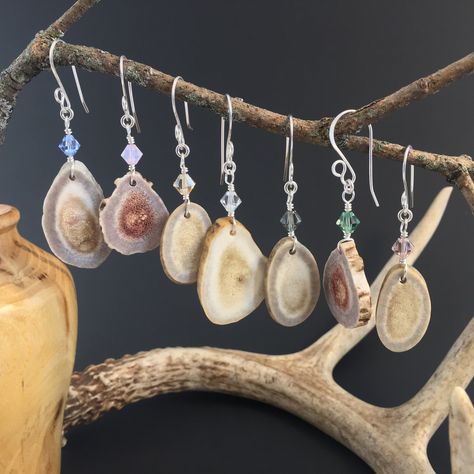 Antler Accessories, Deer Horn Jewelry, Deer Antler Ideas, Antler Projects, Antler Beads, Deer Antler Crafts, Deer Antler Jewelry, Antler Ideas, Deer Antler Decor