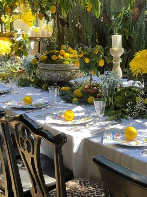 Lemon Wedding Decor Centerpieces, Italian Party Decorations Decor Ideas Outdoor Dining, Italian Garden Tablescape, Bohemian Theme Party Outfit, Lemon Decorations Party, Lemon Dinner Party, Tuscan Themed Party, Italy Party Theme, Garden Table Setting