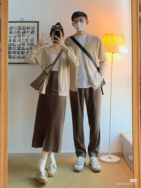 Couples Outfits Coordinating, Winter Couple Outfits Matching, Modest Couple Outfits, Korean Couple Aesthetic Outfit, Couple Korean Outfit, Simple Couple Outfits, Formal Outfits For Couples, Coordinating Couple Outfits For Pictures, Couple Outfit Ideas Casual