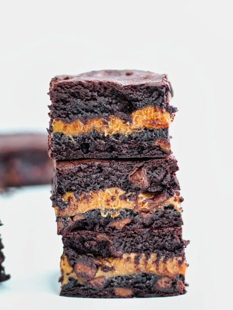 Gluten Free Caramel Bars, Gluten Free Caramel Desserts, Gluten Free Caramel Cake, Gf Brownie Recipe, Gluten Free Caramel Brownies, Gluten Free Fall Desserts, Gluten Free Fudge Brownies, Cheap Gluten Free Meals, Fudgy Gluten Free Brownies