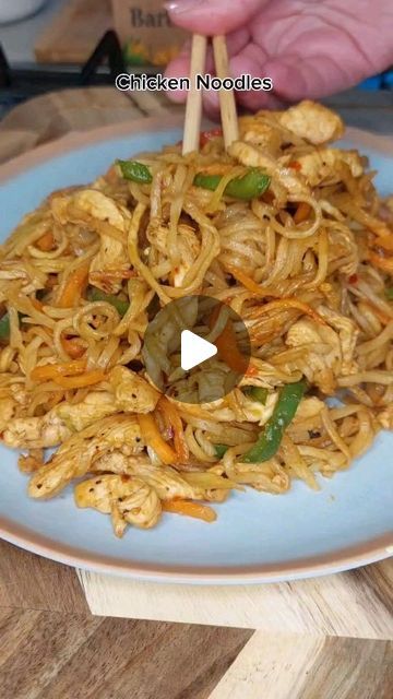 Chicken Yaki Udon, Best Cabbage Rolls Recipe, Fried Noodles Recipe, Fried Pasta, Cottagecore Recipes, Noodle Recipes Easy, Chicken Noodles, Sorbet Recipes, Fair Food Recipes