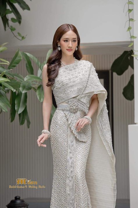 Thailand Wedding Dress, Thailand Dress, Baju Kahwin, Cambodian Wedding, Traditional Asian Dress, Traditional Thai Clothing, Thai Wedding Dress, Bride Dress Simple, Thai Wedding