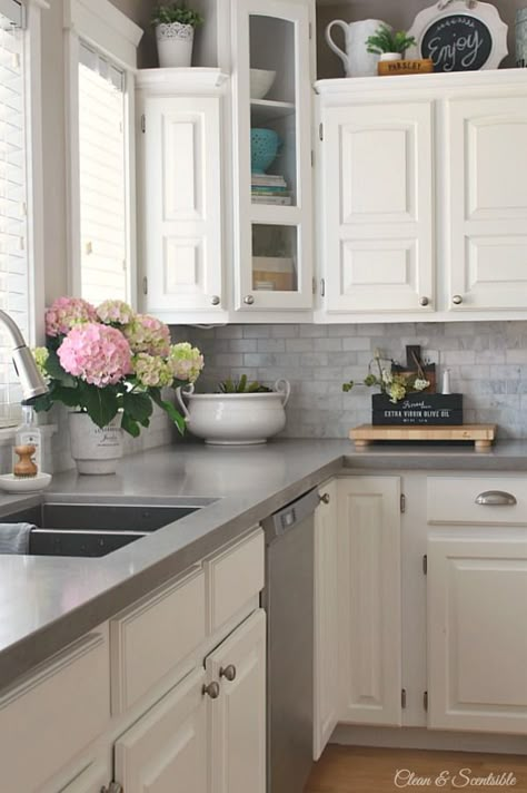 Kitchen With Gray Countertops, Spring Cleaning Kitchen, Gray Countertops, Grey Countertops, Kitchen Design Modern White, Kitchen Design Open, Cottage Kitchens, Best Kitchen Designs, Smart Kitchen