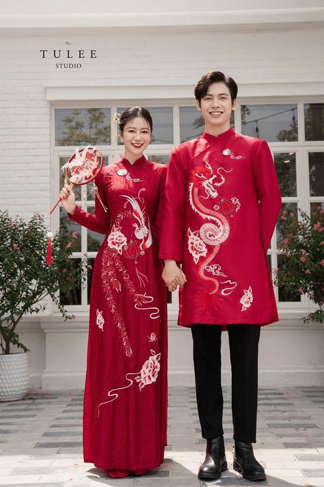 Chinese Wedding Outfits, Red Chinese Wedding Dress, Traditional Vietnamese Wedding, Vietnamese Wedding Dress, Chinese Wedding Dress Traditional, Traditional Chinese Clothing, Projek Menjahit, Vietnamese Wedding, Chinese Wedding Dress