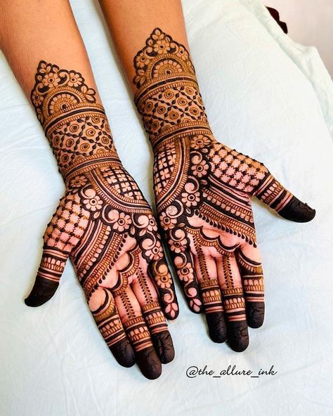 Top 180+ Simple Mehndi Designs | WeddingBazaar Inai Design, Half Hand Mehndi Design, Motif Henna, Mehendi Tattoos, Diwali Mehndi, Mehndi For Beginners, Mehndi Tutorial, Karva Chauth Mehndi Designs, Traditional Mehndi Designs