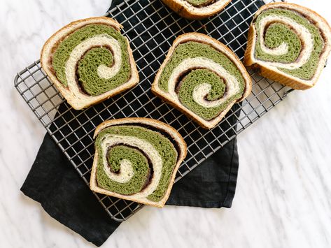 Matcha Bread, Hokkaido Milk Bread, Swirl Bread, Azuki Bean, Green Tea Recipes, Swirled Bread, Matcha Recipe, Milk Bread, Red Bean Paste