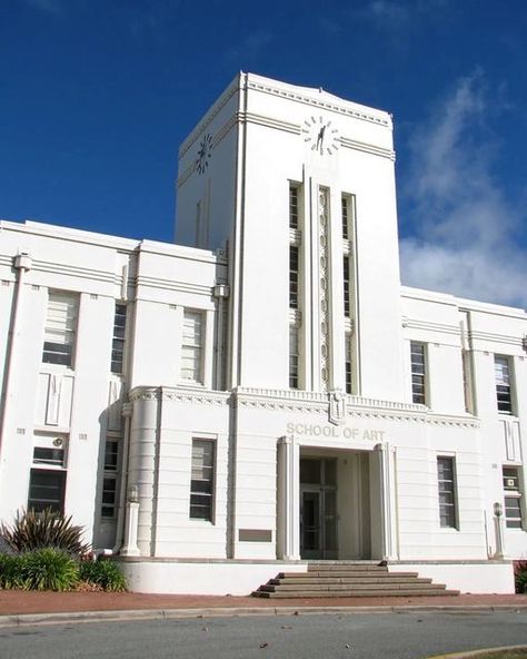 Art Deco Buildings Architecture, Streamline Moderne Architecture, Art Deco Facade, Australian Capital Territory, Streamline Moderne, Art Deco Buildings, Australian Architecture, School Of Art, Art Deco Architecture