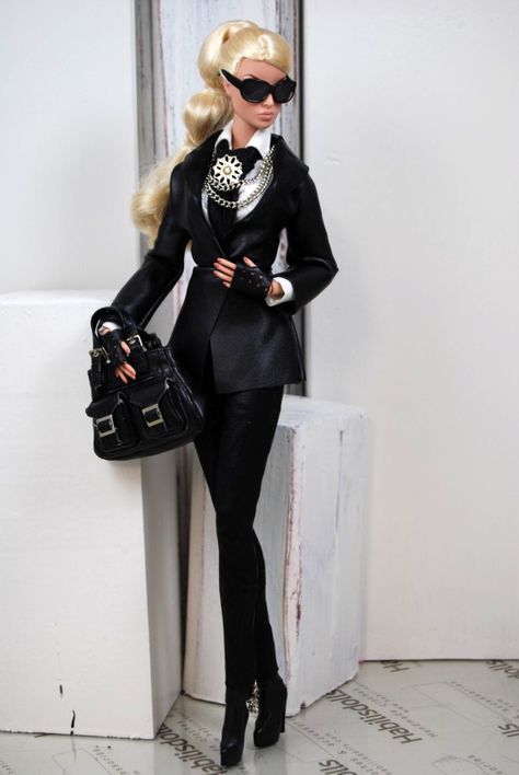 version of "Karl Lagerfeld" doll... Barbie Collector Dolls, Diva Dolls, Barbie Dress Fashion, Dolls Fashion, Poppy Parker Dolls, Im A Barbie Girl, Fashion Barbie, Barbie Style, Barbie Life