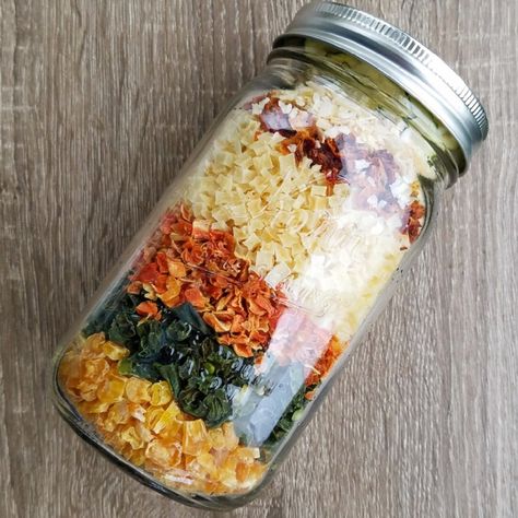 Dehydrated Vegetable Soup - Instant Pot Meals in a Hurry Dehydrating Food Storage, Dry Soup Mix, Homemade Dry Mixes, Soup In A Jar, Dehydrated Foods, Food Type, Dehydrated Vegetables, Veg Soup, Canned Food Storage