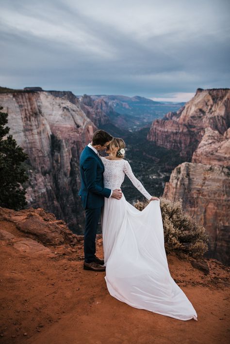 Sunrise Elopement, How To Dress For A Wedding, Hiking Elopement, Elopement Wedding Dresses, Utah Adventures, Hiking National Parks, National Park Wedding, Elopement Ceremony, Mountain Elopement