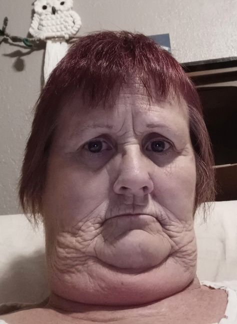 Old Lady Haircut, Ugly Red Head, Ugly Person Selfie, Ugly Photos Funny, Ugly Person Funny, Old Woman Selfie, Cute Old People, Old Lady Hair, Ugly Pfp