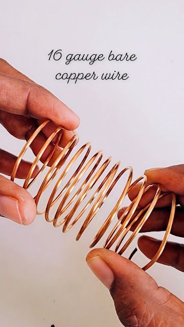 Hammered Jewelry Tutorial, Hammered Copper Jewelry, Wire Bracelet Tutorial, Free Jewelry Making Projects, Copper Jewelry Diy, Metal Art Jewelry, Wire Wrapped Jewelry Pendant, Wire Wrap Jewelry Designs, Hammered Jewelry