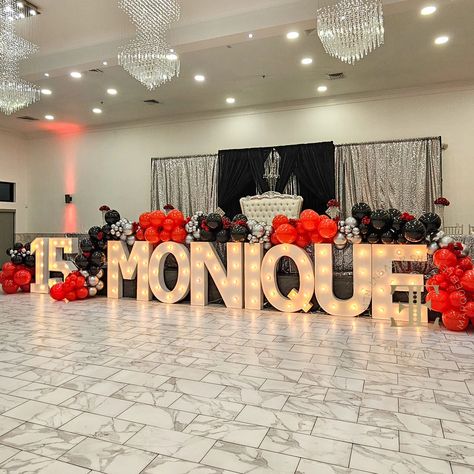 Make her Quinceañera unforgettable with a dazzling decoration that spells out her name in style! ✨ Celebrate MONIQUE'S quinceañera in grand fashion with gorgeous 4ft tall marquee letters and a cascade of balloons. This stunning combination is the perfect way to personalize her special day and create a show-stopping focal point for all her photos. Here's why this Quinceañera decoration is a must-have: Sparkling personalization: Spell out her name in giant, light-up letters for a touch of gl... Quince Name Letters, Quinceanera Balloons, Quinceañera Decorations Ideas, Xv Ideas, Sweet 15 Party Ideas Quinceanera, Balloon Colors, Sweet 15 Party Ideas, Quinceanera Pink, Mexican Birthday Parties