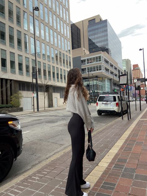 flare leggings and cute sweater in the city Flare Leggings Going Out Outfit, Poses With Leggings, Flare Fall Outfits, Cross Over Flare Leggings Outfit, Flared Leggings And Boots, Flared Leggings And Sweater, Flare Legging Fall Outfits, Flares And Boots, Lulu Lemon Flare Leggings Outfit