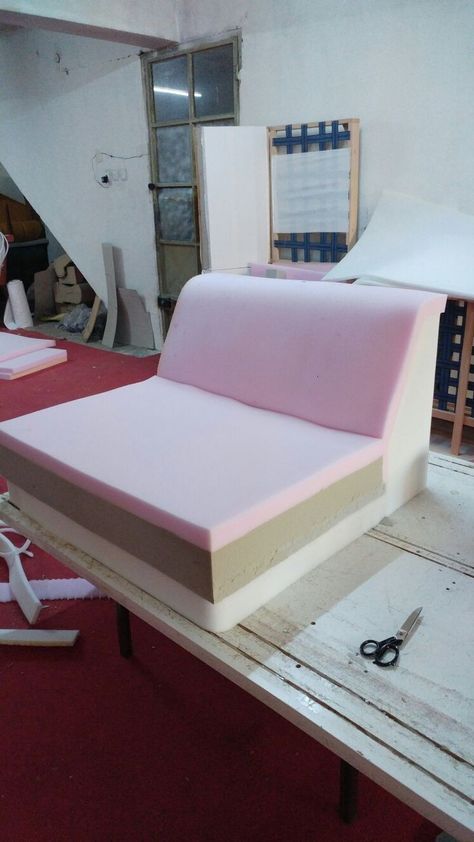 Diy Storage Sofa, Diy Furniture Upholstery, Diy Pallet Couch, Sofa Makeover, Sofa Design Wood, Diy Living Room Furniture, Diy Furniture Cheap, Diy Furniture Redo, Diy Barbie Furniture