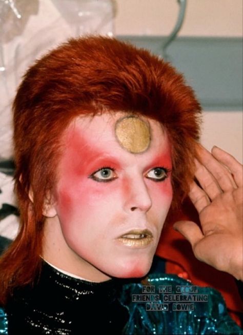 Bout Makeup, David Bowie Makeup, David Bowie Fashion, David Bowie Pictures, Ziggy Played Guitar, Bowie Ziggy Stardust, David Bowie Ziggy Stardust, David Bowie Ziggy, Diamond Dogs