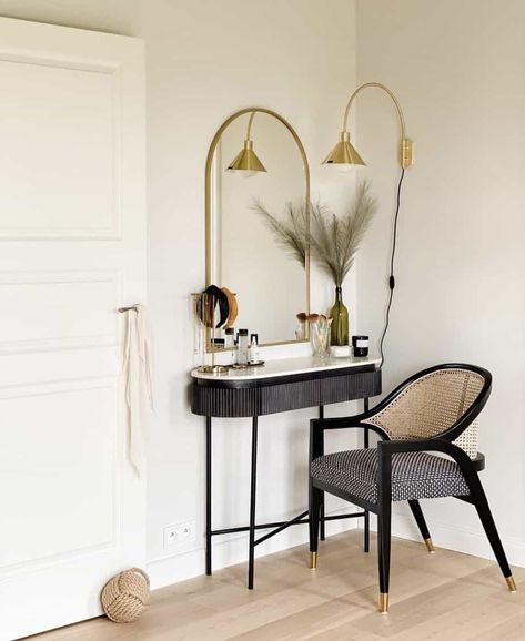 What You Need For a Makeup Corner On a Budget Small Room Vanity, Dressing Corner, Small Bedroom Vanity, Vanity Nook, Makeup Corner, Vanity In Bedroom, Home Decor Apartment, Home Decor Cozy, Magic Home