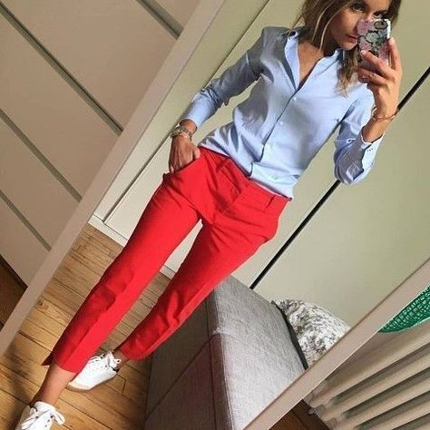 Red Pants Fashion, Outfit Pantalon Rojo, Summer Work Outfits, Mode Casual, Red Pants, Casual Work Outfits, Looks Chic, 가을 패션, Work Outfits Women