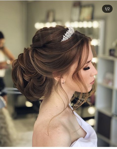 Up And Down, Asian Hair Dye, Bride Hairstyles With Veil, Party Hairstyles For Long Hair, Wedding Hair Side, Bridal Hair Buns, Curly Wedding Hair, Hairdo Wedding, Ball Hairstyles