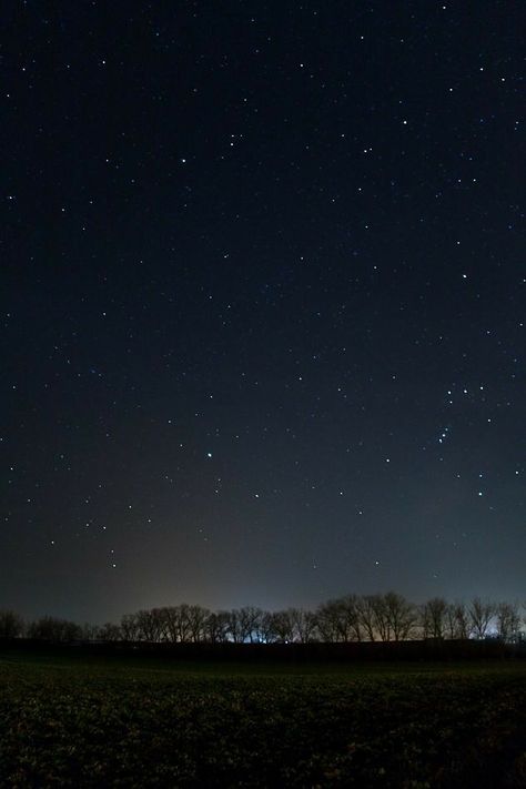 Sky Pictures, Night Scene, To Infinity And Beyond, The Night Sky, Star Sky, Beautiful Sky, Starry Sky, Sky Photography, Dark Backgrounds