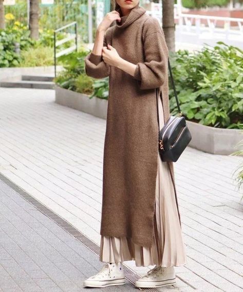 Sweater Dresses With Hijab Style - Zahrah Rose Pakaian Hipster, Rok Outfit, Stile Hijab, Outfit Essentials, Modern Hijab, Street Hijab Fashion, Modern Hijab Fashion, Muslim Fashion Hijab Outfits, Hijab Style Casual