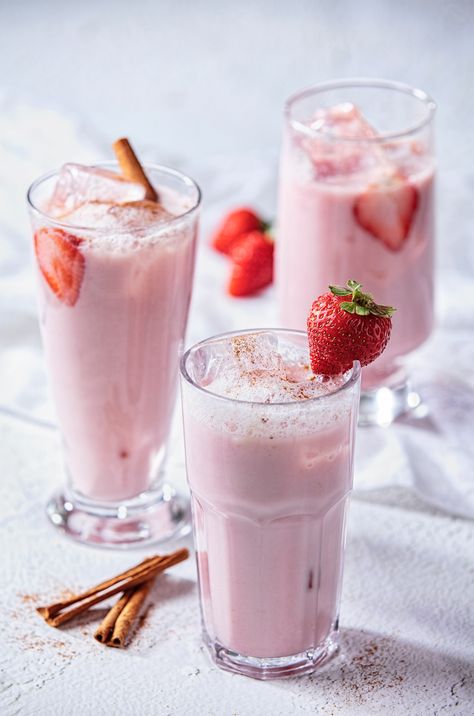 Looking for a unique, refreshing beverage using strawberries? Try this strawberry horchata recipe from Mama Latina Tips. It only takes 10 minutes to make! #californiastrawberries #horchatarecipe #homemadehorchata #mexicandrinks #latinrecipes #latinamericanrecipes #horchata #strawberryhorchata #strawberrydrinks Strawberry Horchata, Homemade Horchata, Old Fashioned Rice Pudding, Horchata Recipe, Latin American Recipes, Strawberry Drinks, Mexican Drinks, American Desserts, Southern Fried Chicken