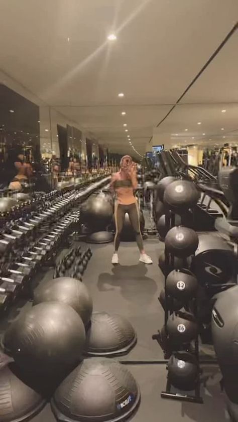 Khloe Kardashian Gym, Kardashian Gym, Khloe Kardashian House, Khloe K, Kloe Kardashian, Gym Room At Home, Khloé Kardashian, Hidden Hills, Gym Room