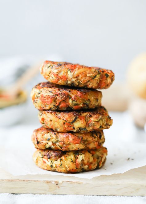 Medical Medium Blog: read Carrot, Zucchini, & Potato Patties now at www.medicalmedium.com Medical Medium Recipes, Mm Recipes, Wfpb Vegan, Veggie Cakes, Chia Puding, Carrot Zucchini, Medium Recipe, Veggie Patties, Roasted Vegetable Salad