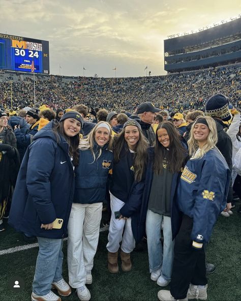 University Of Michigan Game Day Outfit, Notre Dame Game Day Outfit, Michigan Game Day Outfit, Winter Game Day Outfit Football, Umich Aesthetic, Notre Dame Game Day, Michigan Game Day, U Michigan, College Gameday Outfits