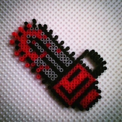 Weird Perler Bead Patterns, Black And White Perler Bead Patterns, Scream Perler, Horror Perler Beads, Pearler Bead Design, Melty Bead Designs, Melt Beads Patterns, Hamma Beads Ideas, Easy Perler Bead Patterns