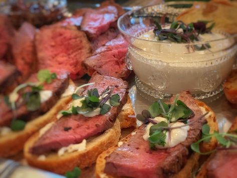 Beef Tenderloin Crostini, Tenderloin Crostini, Beef Tenderlion, Beef Crostini, Roasted Beef Tenderloin, Horseradish Cream Sauce, Roasted Beef, Tenderloin Roast