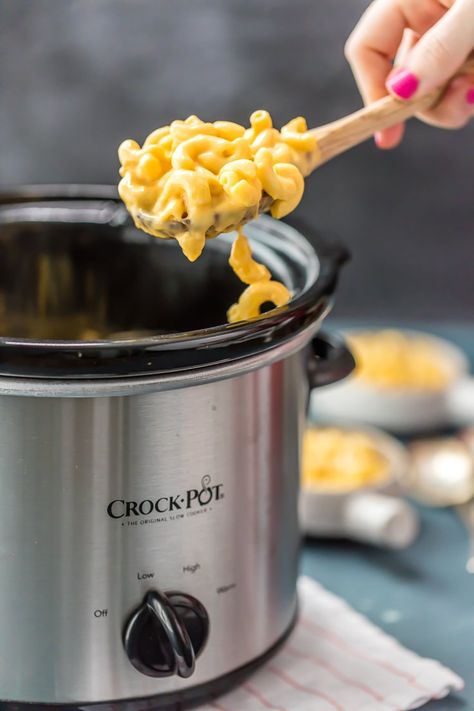 Slow Cooker Macaroni and Cheese is a super easy mac and cheese recipe perfect for any occasion! Great for busy weeknights. Delicious and creamy macaroni and cheese made in a crockpot! Slow Cooker Macaroni And Cheese, Slow Cooker Macaroni, Crockpot Mac N Cheese Recipe, Slow Cooker Pasta Recipes, Crockpot Mac And Cheese, Slow Cooker Dinner Recipes, The Cookie Rookie, Slow Cooker Pasta, Cookie Rookie