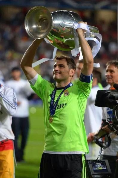 Iker casillas la decima Casillas Real Madrid, Real Madrid History, Real Madrid 2014, Soccer Awards, Real Madrid Champions League, Spanish Football, Real Madrid Club, Word Cup, Sport Magazine