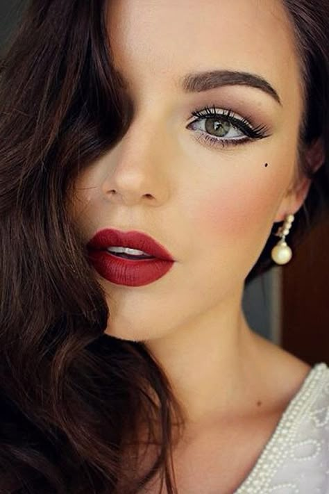 Best Makeup Ideas with Red Lipstick picture 4 Bridal Makeup Red Lips, Make Up Sposa, Romantic Wedding Makeup, Make Up Diy, Red Lipstick Looks, Amazing Wedding Makeup, Dramatic Wedding Makeup, Wedding Makeup Vintage, Fall Wedding Makeup