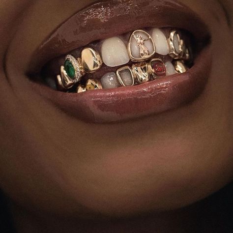 Teeth Black Women, Black Women 90s, Girl Grillz, Grillz Teeth, Women 90s, Diamond Teeth, Dope Jewelry Accessories, Grills Teeth, Pink Photography