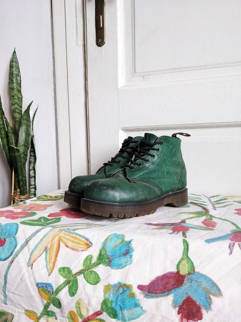 Green Doc Martens, Doctor Martens, Swag Fits, Vintage Dr Martens, Doc Martens Boots, Green Boots, Green Snake, Green Shoes, Chunky Boots