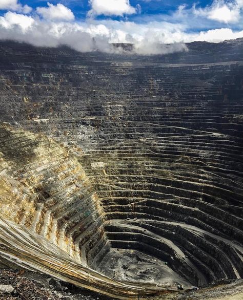 Gold Mining Equipment, Hollow Earth, Open Pit, Zhuhai, Large Mural, Amazing Places On Earth, Gold Mine, Mining Equipment, Gold Mining