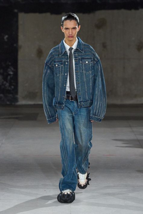 Denim Suits Men, Menswear 2024, Feng Chen Wang, 2024 Menswear, Fits Ideas, Denim Suit, Moda Jeans, Mens Fashion Week, Denim Trends