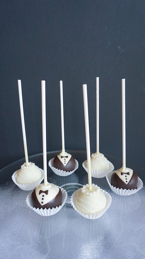 Bride And Groom Cakepops, Bride Groom Cake Pops, Wedding Dessert Cake Pops, Bride And Groom Desserts, Cake Pops Engagement, Bride And Groom Cupcakes, Wedding Shower Cake Pops, Engagement Cake Pops, Wedding Cakepops Ideas