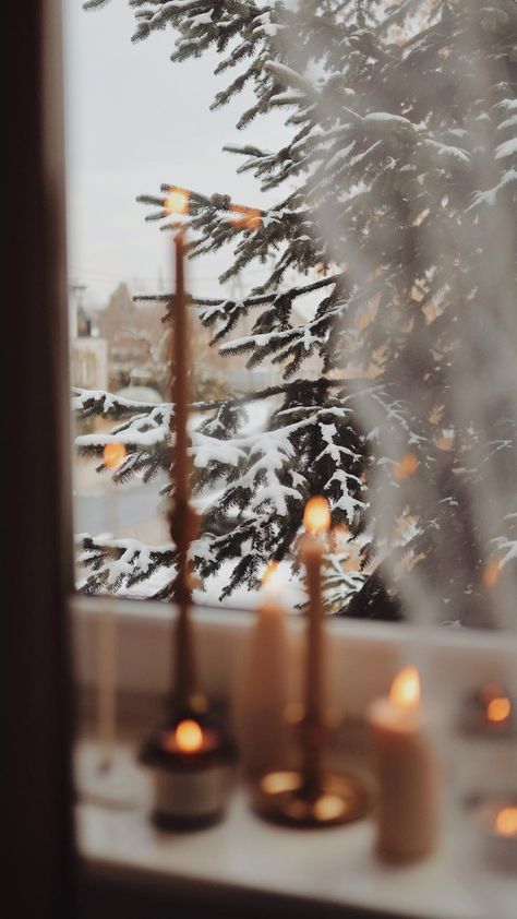 Nostalgic Winter Aesthetic, Merry Xmas Wallpaper, December Vibes Aesthetic, Warm Winter Aesthetic, Cozy Christmas Aesthetic Wallpaper, Noel Aesthetic, Cozy Christmas Wallpaper, Christmas Winter Background, Christmas Decor Aesthetic